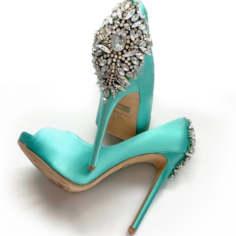 *Badgley Mischka Jewel Back Heels* - Picture 2 of 6